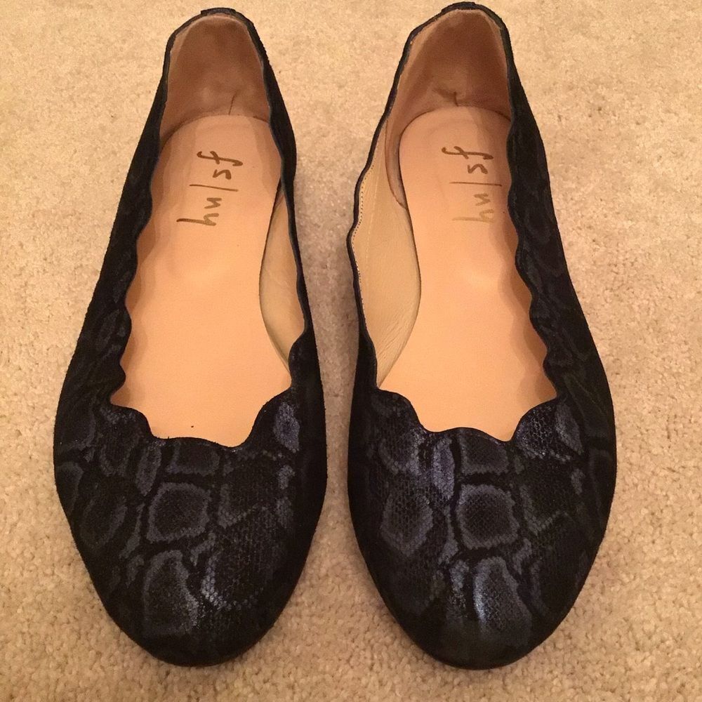 Rare French Sole FS/NY Navy Blue Shiny Scalloped Ballerina Flats